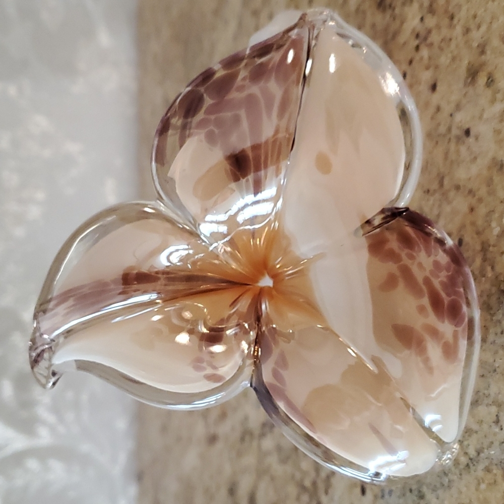 Handblown art glass 3 petales flower spiral stem
